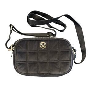 lululemon Quilted Velvet Belt Bag / Everywhere Belt Bag with 2 Compartments